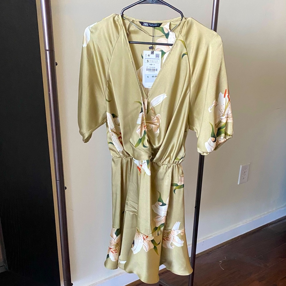 Zara mini floral dress. Perfect for the season!